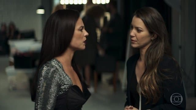 A Dona do Pedaço: Na miséria, Fabiana se humilha para Vivi e é rejeitada