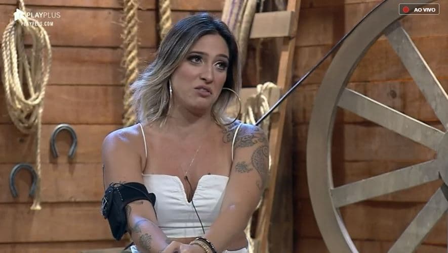 Tati Dias, eliminada de A Fazenda, detona Hariany e diz que perdeu o prêmio por culpa dela