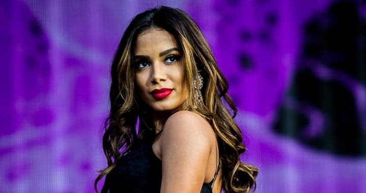 Anitta toma atitude inusitada, muda completamente o visual e é detonada: "Ficou horrível"