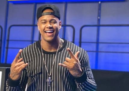 Léo Santana celebra novo sucesso