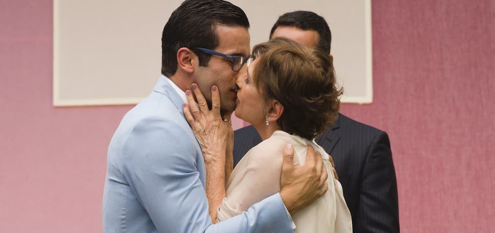 A Dona do Pedaço: Casamento de Zé Hélio e Beatriz é marcado por baixaria e golpe escabroso