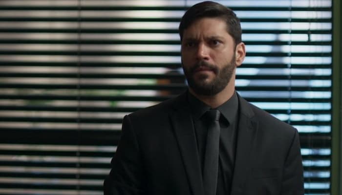Diogo (Armando Babaioff) terá assassinatos e traição revelados em Bom Sucesso (Foto: Reprodução/Globo) Diogo (Armando Babaioff) terá assassinatos e traição revelados em Bom Sucesso (Foto: Reprodução/Globo)