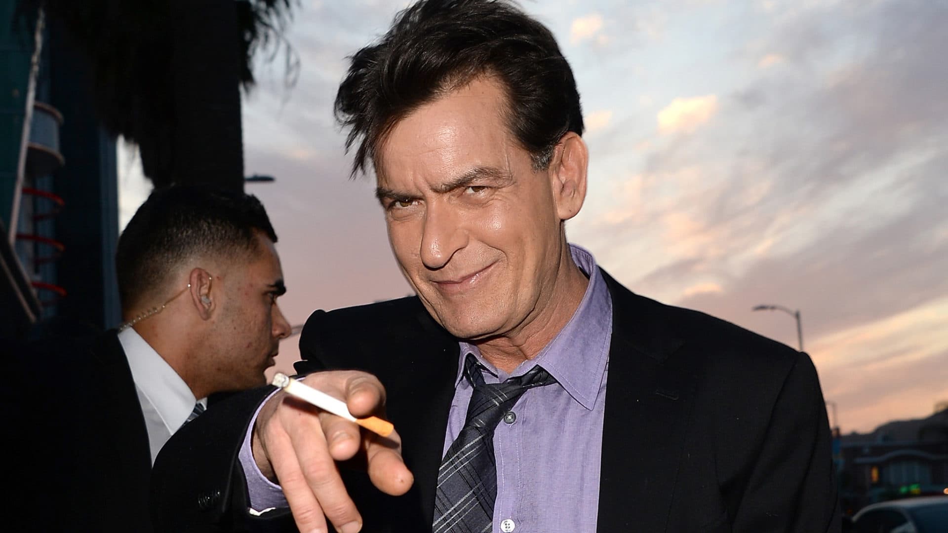 Charlie Sheen comemora dois anos longe das drogas e do álcool e afirma que foi demitido devido ao vício (Foto: Reprodução) Charlie Sheen comemora dois anos longe das drogas e do álcool e afirma que foi demitido devido ao vício (Foto: Reprodução)