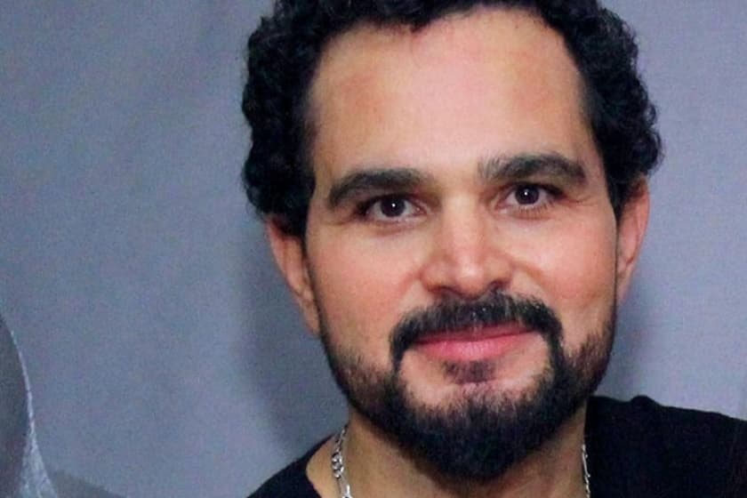 Esposa de Luciano Camargo mostra ele sem camisa