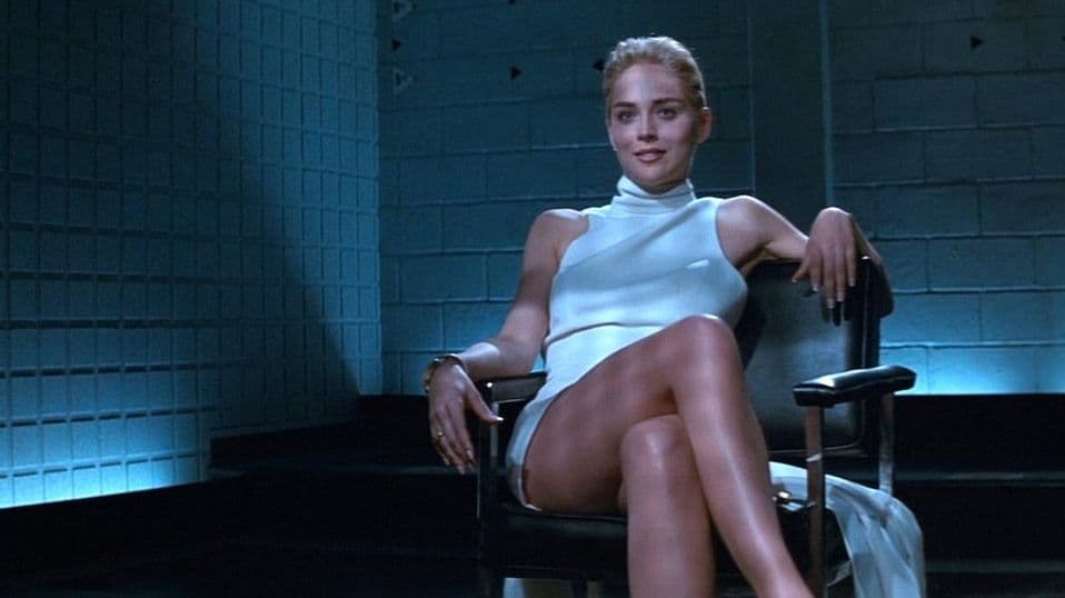 Carência? Sharon Stone entra em aplicativo de relacionamentos, é bloqueada e dispara: "Não me deixe fora"