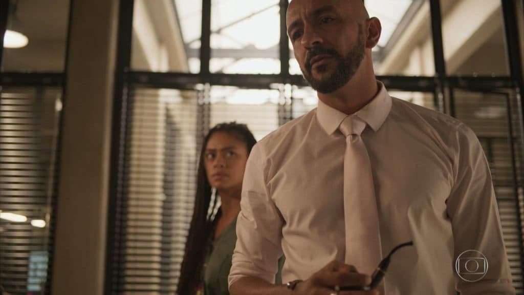 Amor de Mãe: Vilão da trama, Álvaro é traído e preso; saiba quem irá dedurar o criminoso