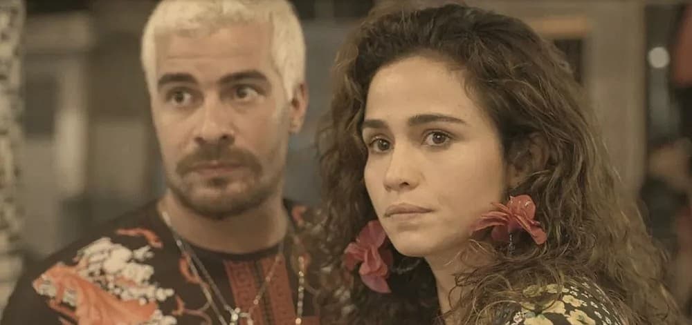 Amor de Mãe: Inconformada com o fim do noivado, Érica arma escândalo após ver Raul com outra