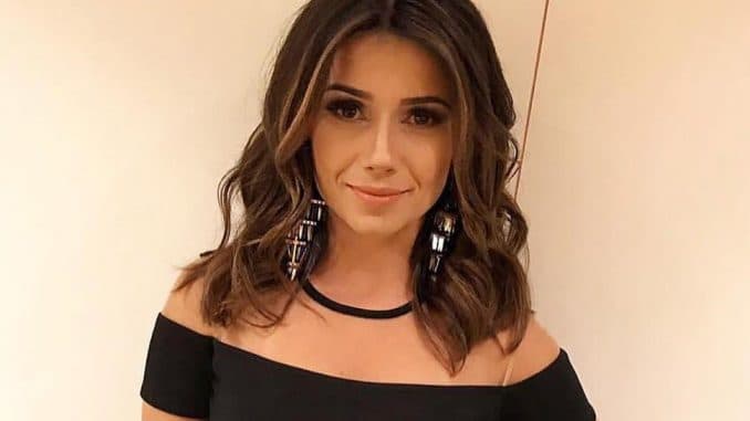 Paula Fernandes escandaliza ao divulgar foto em vestidinho transparente e causa rebuliço: "Que é isso mulher?"