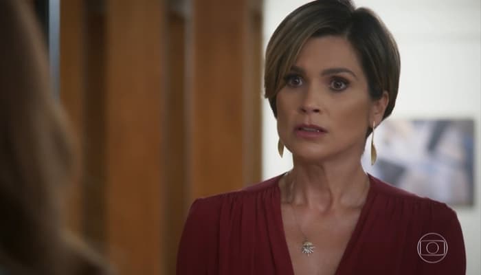 Salve-se Quem Puder: Helena persegue Luna, confronta a filha e passa mal