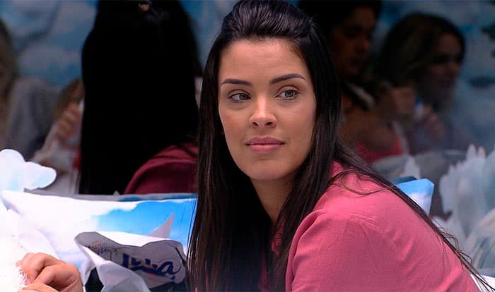 Decepcionada, Ivy diz que não tem torcida no BBB e desabafa: "Está nas mãos de Deus"