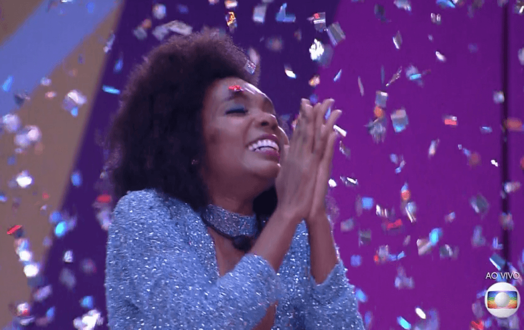BBB20: Milionária, Thelma Assis vê família soltando os cachorros em escândalo de racismo