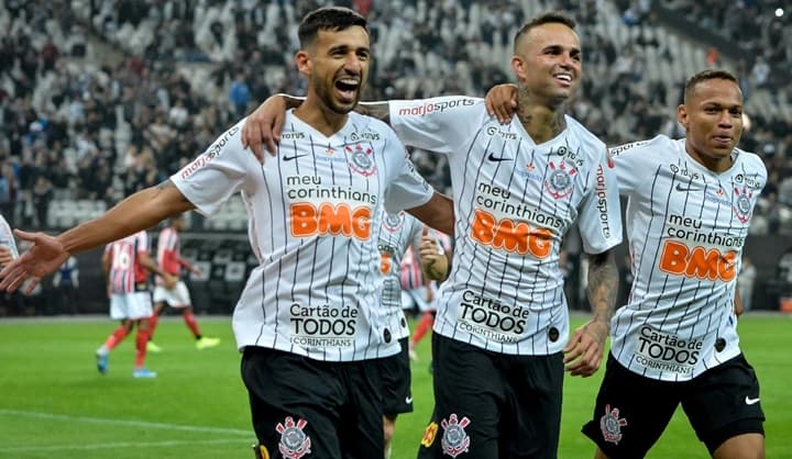 Corinthians, em crise profunda, implora para deixar de jogar aos domingos e Globo responde