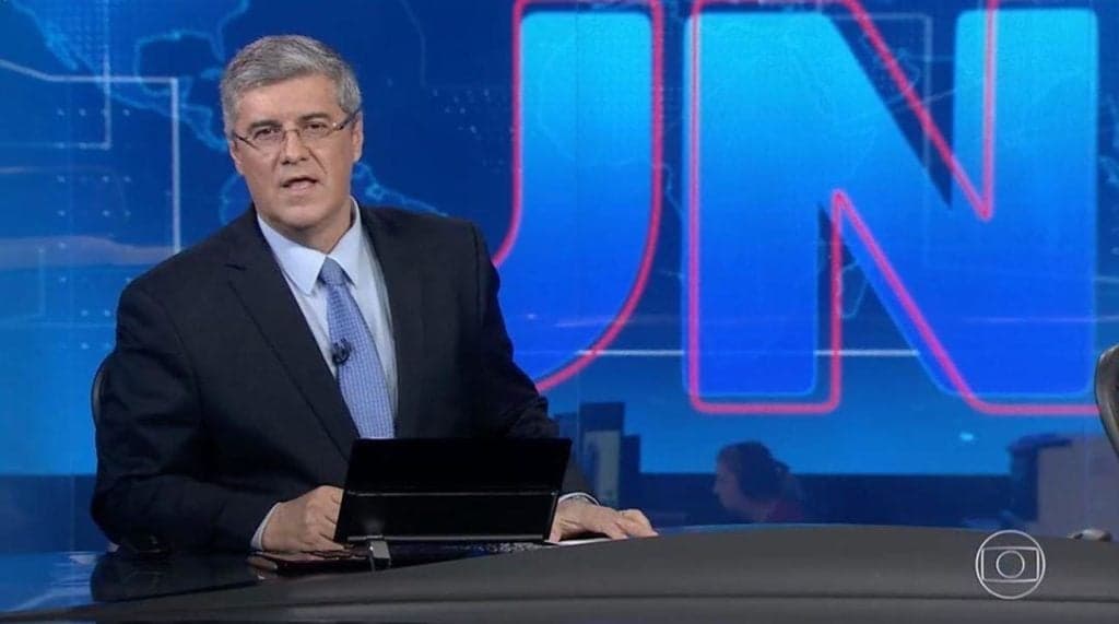 Ao vivo, Jornal Nacional é obrigado a se retratar com desafeto, emite nota destruidora e Globo arrebenta
