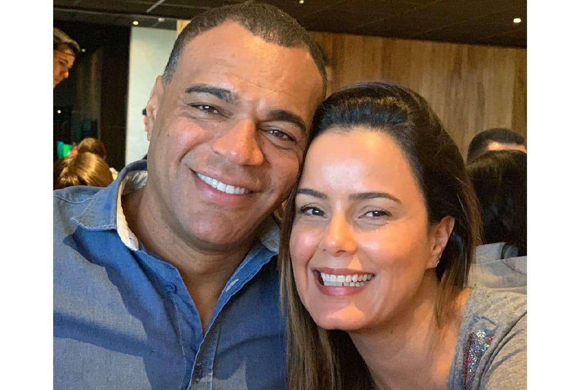 Denílson e a esposa Luciele di Camargo (Reprodução) Denílson e a esposa Luciele di Camargo (Reprodução)