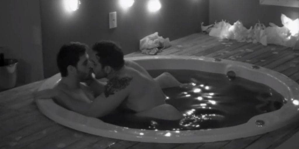 De Férias Com o Ex censura cenas de sexo gay e causa revolta no público: "Gays também transam"