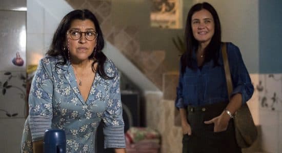Lurdes e Thelma em cena da novela Amor de Mãe, da Globo - Foto: Reprodução Lurdes e Thelma em cena da novela Amor de Mãe, da Globo - Foto: Reprodução
