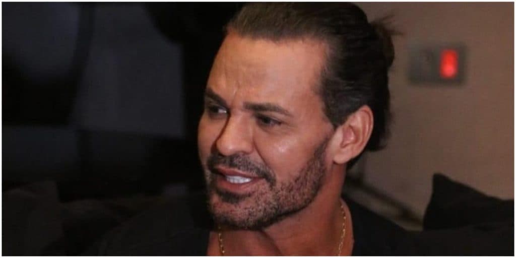 Eduardo Costa expõe tamanho de sua parte íntima e explica motivo para usar calça apertada: "Prender a jararaca''
