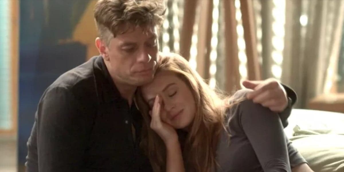 Arthur (Fabio Assunção) e Eliza (Marina Ruy Barbosa) em cena de Totalmente Demais. (Foto: Reprodução) Arthur (Fabio Assunção) e Eliza (Marina Ruy Barbosa) em cena de Totalmente Demais. (Foto: Reprodução)