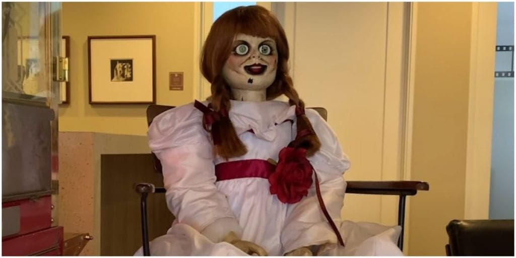 Boneca demoníaca do filme Annabelle foge do museu, paradeiro é uma incógnita e web vai à loucura