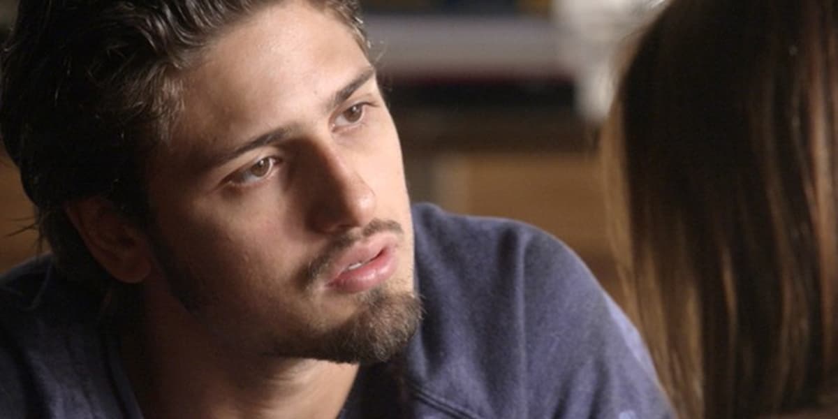 Rafael (Daniel Rocha) fica arrasado após levar fora de Lili (Vivianne Pasmanter) em Totalmente Demais (Foto: Reprodução/Globo) Rafael (Daniel Rocha) fica arrasado após levar fora de Lili (Vivianne Pasmanter) em Totalmente Demais (Foto: Reprodução/Globo)