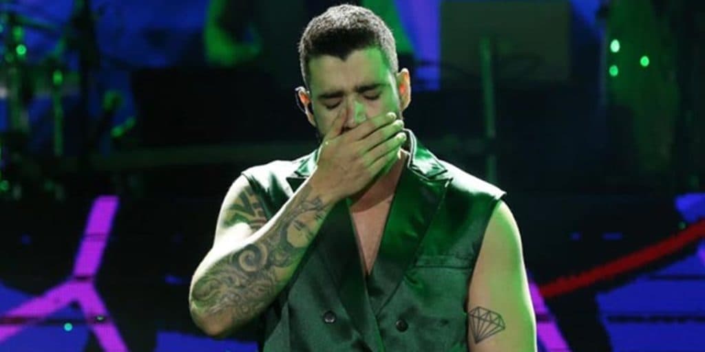 Gusttavo Lima curte com amigos após separação
