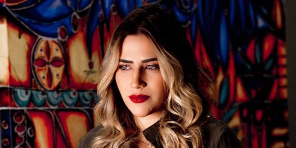 Jéssica Costa se irrita ao falar sobre exs de Leonardo