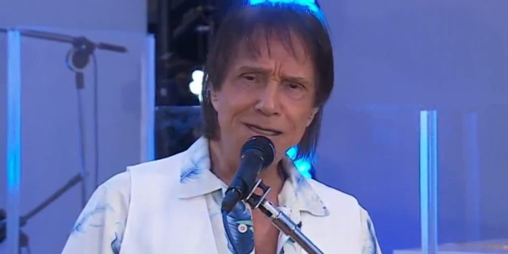 Roberto Carlos confessa amor por amante secreta e público fica desacreditado: "Amo demais"