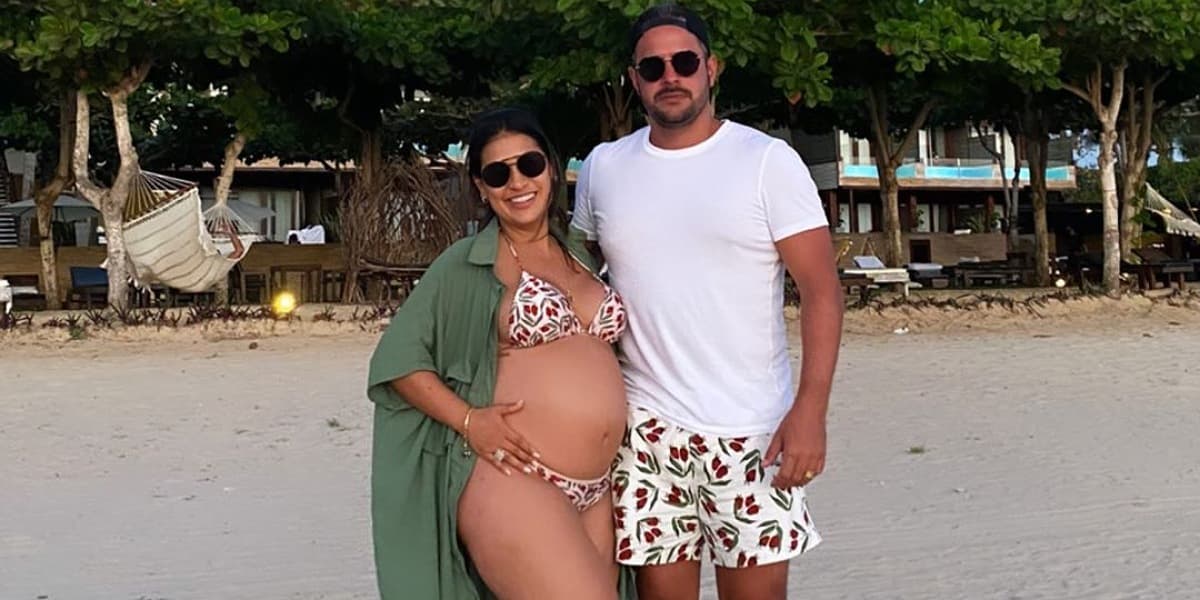 Simone aparece em clique ao lado de Kaká Diniz e mostra barriguinha (Foto: Reprodução/Instagram) Simone aparece em clique ao lado de Kaká Diniz e mostra barriguinha (Foto: Reprodução/Instagram)