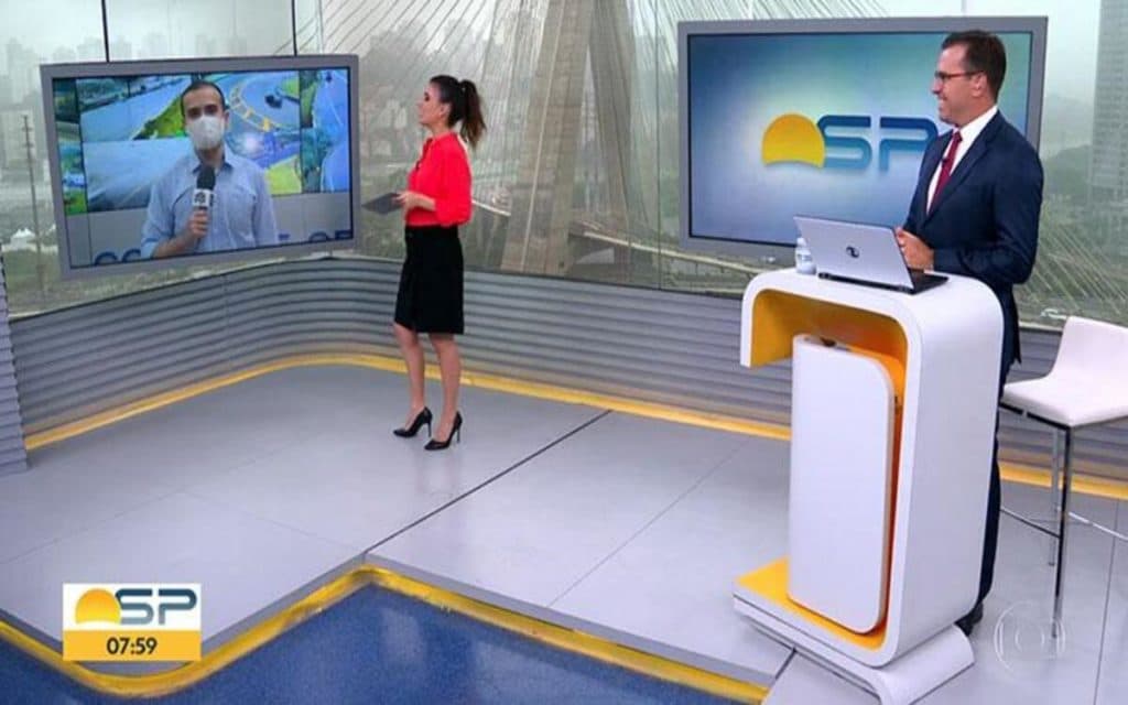 Repórter da Globo quebra protocolo, confronta ao exaltar concorrente ao vivo e vira piada: "Vexame"