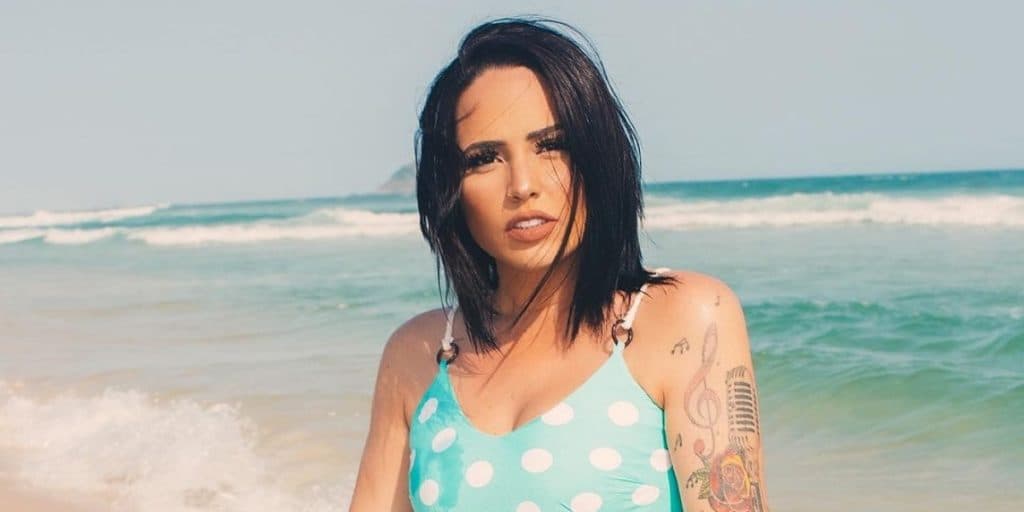 Perlla alfineta e mostra evolução antes e depois de término com ex: "Amor próprio"