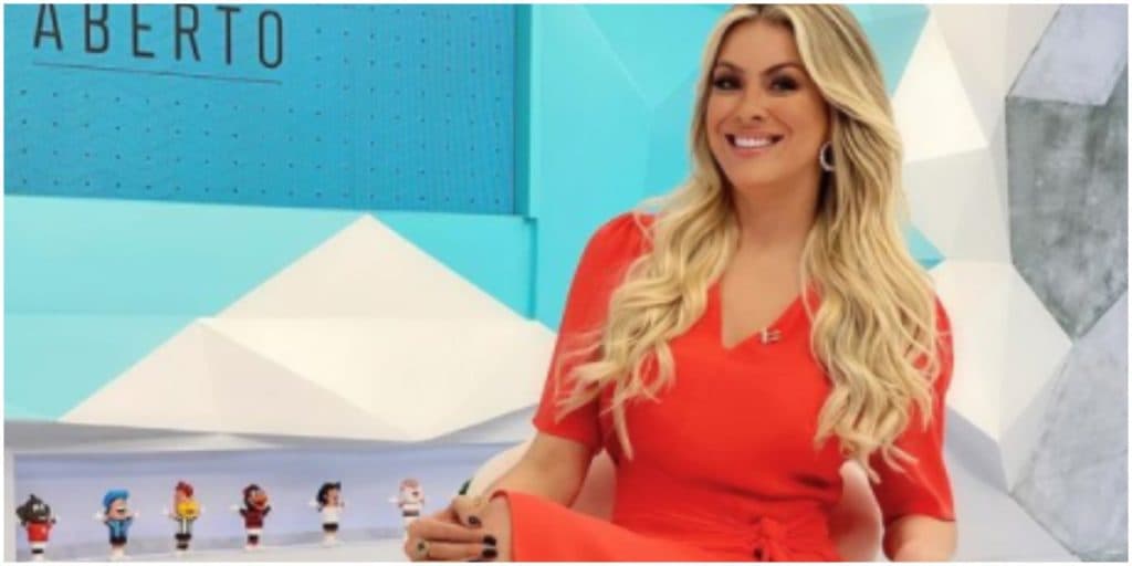 Renata Fan declara admiração por jogador: "Meu sentimento de amor''
