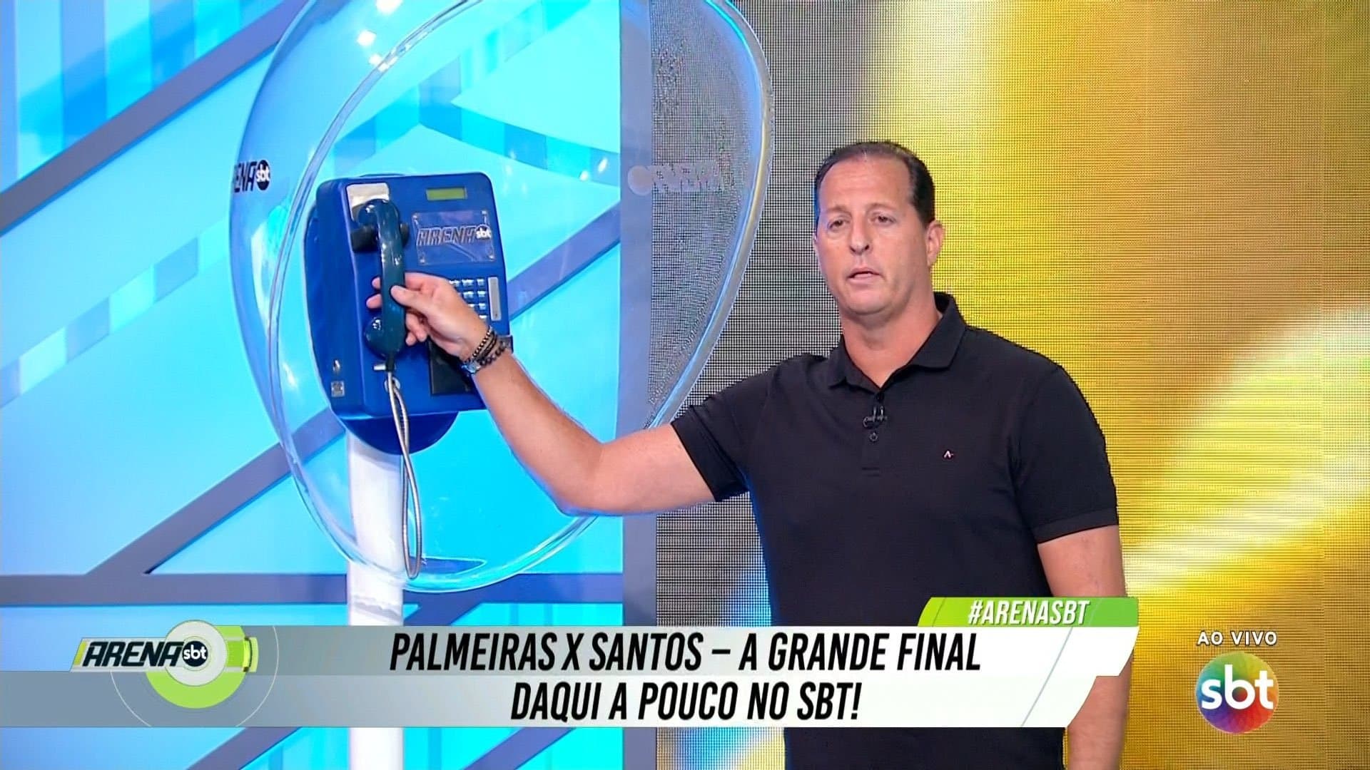 Apresentador do SBT atende "Big Fone" após surrar Globo no Ibope (Foto: Reprodução)