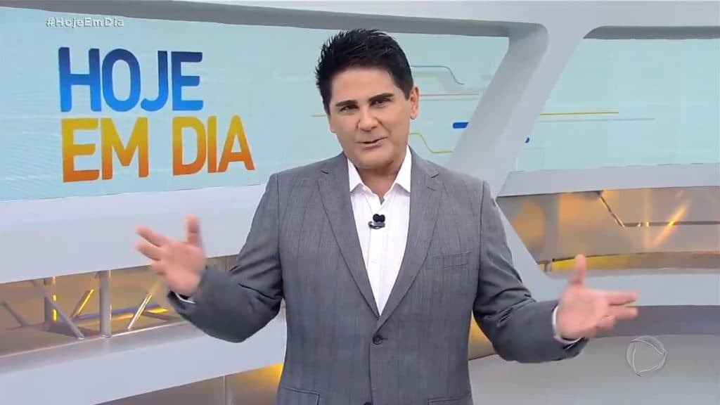 César Filho sai de programa, vê Zucatelli assumir Hoje em Dia, faz vídeo com decisão final, mas apaga: "Assinou"