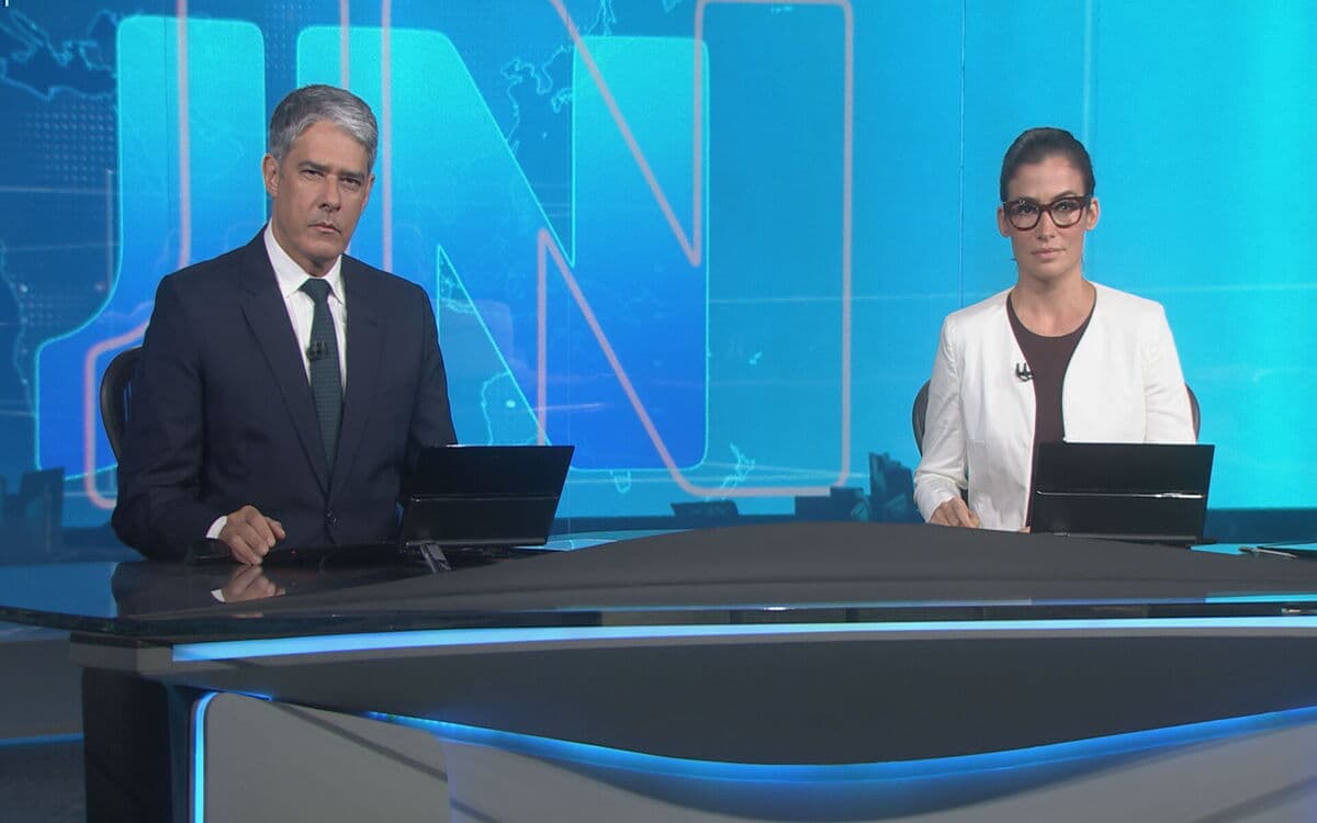 Renata Vasconcellos e William Bonner na bancada do Jornal Nacional (Foto: Divulgação) Renata Vasconcellos e William Bonner na bancada do Jornal Nacional (Foto: Divulgação)