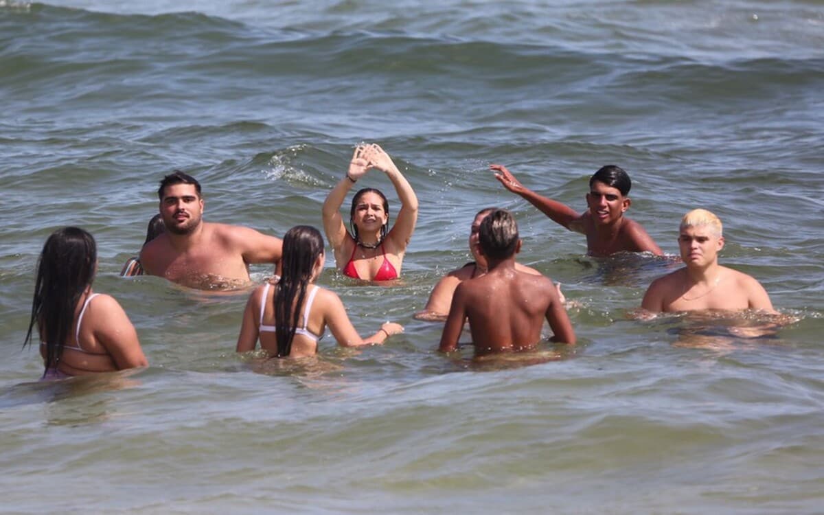Mel Maia e amigos na praia (Dilson Silva - AgNews) Mel Maia e amigos na praia (Dilson Silva - AgNews)