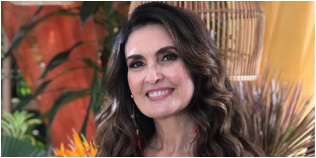 Fátima Bernardes aparece agarradinha com Túlio Gadelha no banho: "Como resistir?"
