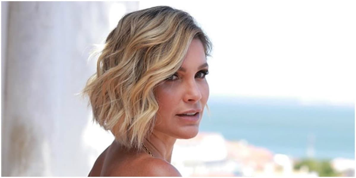 Flávia Alessandra posou de biquíni vermelho e roubou atenção dos seguidores Flávia Alessandra posou de biquíni vermelho e roubou atenção dos seguidores