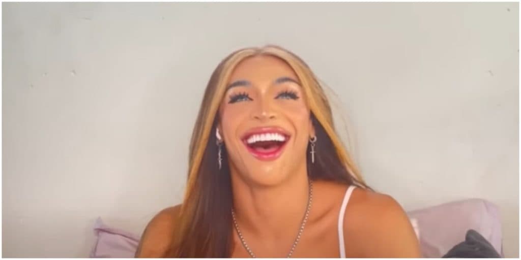 Pabllo Vittar expõe que ficou com famosos, público fica chocado e ela escandaliza: "É o p** que roda"