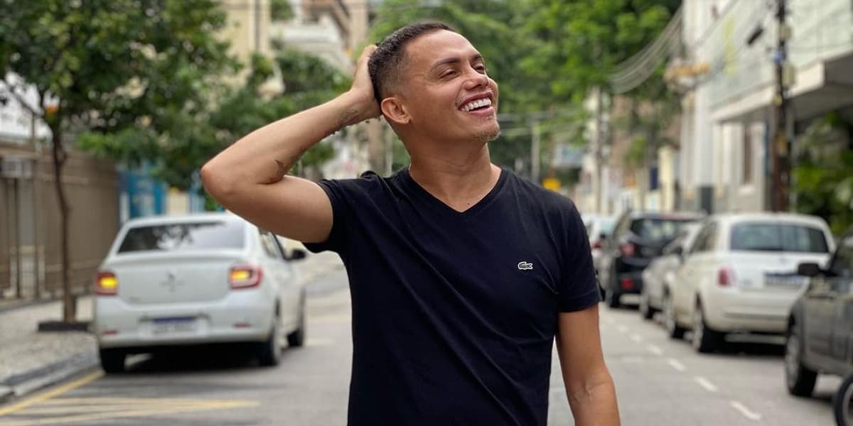 Ator Silvero Pereira fala sobre ameaças e abuso sexual na infância - Foto: Reprodução Ator Silvero Pereira fala sobre ameaças e abuso sexual na infância - Foto: Reprodução