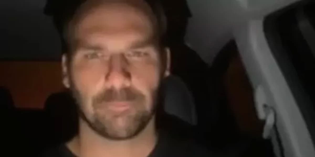 Eduardo Bolsonaro mandou os brasileiros enfiar mascará "no rabo" (Foto: Reprodução) Eduardo Bolsonaro mandou os brasileiros enfiar mascará "no rabo" (Foto: Reprodução)