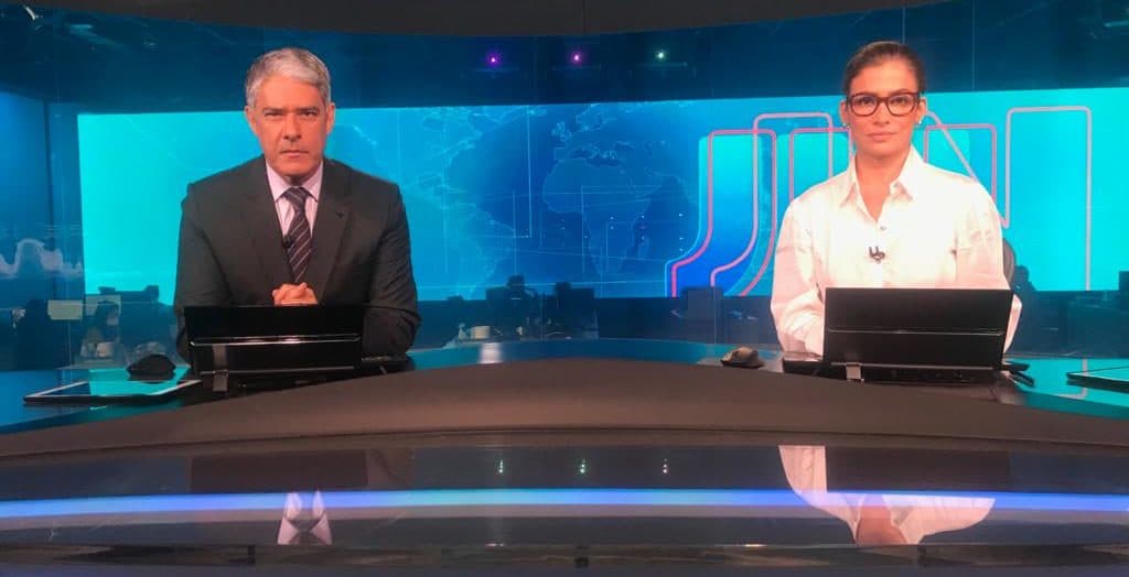 William Bonner e Renata Vasconcellos na bancada do Jornal Nacional (Foto: Reprodução/ Globo)
