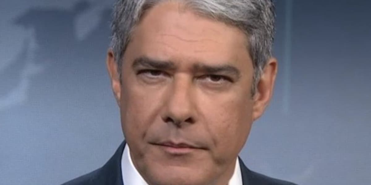 William Bonner na bancada do "Jornal Nacional" (Foto: Reprodução/TV Globo) William Bonner na bancada do "Jornal Nacional" (Foto: Reprodução/TV Globo)