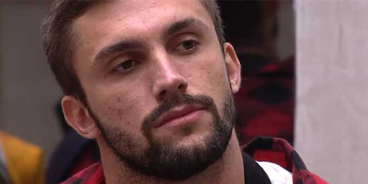 Arthur planeja caça a Juliette no BBB21 (Foto: Reprodução) Arthur planeja caça a Juliette no BBB21 (Foto: Reprodução)