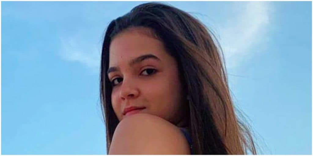 Mel Maia usa biquíni fininho, deixa corpão pra jogo e exibe tatuagem íntima ao lado da virilh#