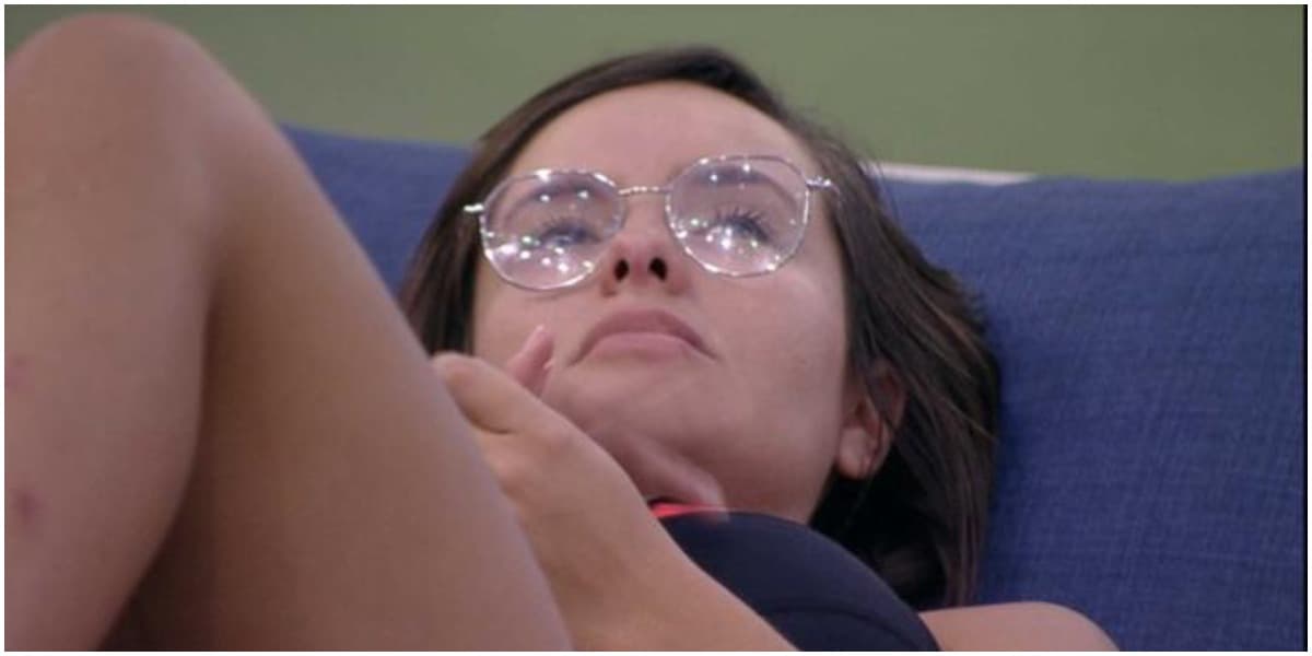 Thaís desabafou com João Luiz após movimentar o edredom com Fiuk no BBB (Foto: Reprodução/ TV Globo) Thaís desabafou com João Luiz após movimentar o edredom com Fiuk no BBB (Foto: Reprodução/ TV Globo)