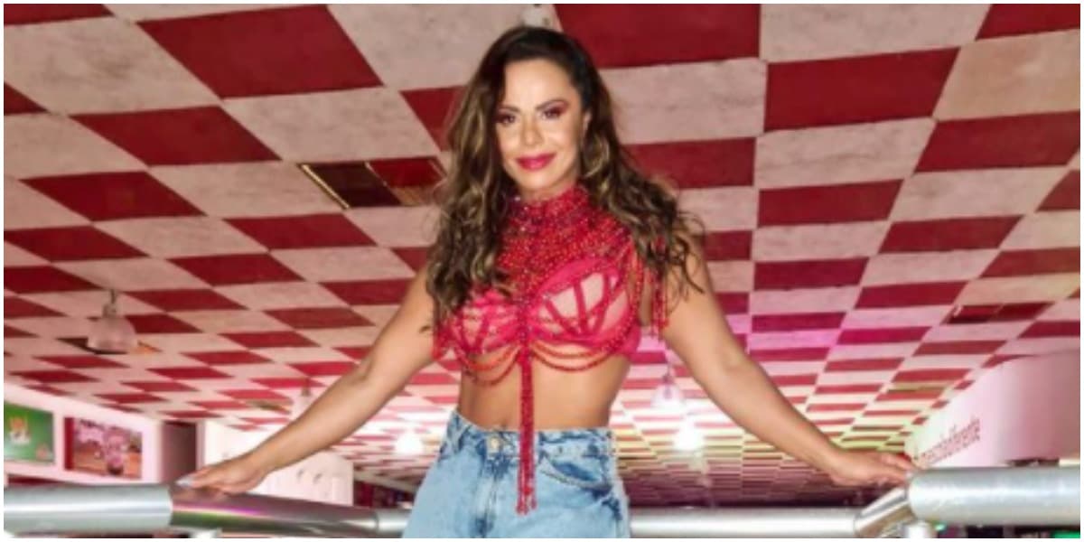 Viviane Araújo posou com micro biquíni nas redes sociais e fez reflexão (Foto: Reprodução) Viviane Araújo posou com micro biquíni nas redes sociais e fez reflexão (Foto: Reprodução)