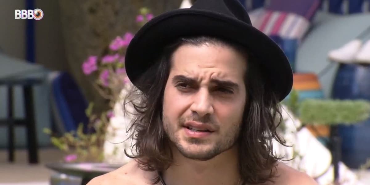Fiuk confessou amor por Gil no BBB 21 durante brincadeira (Foto: Reprodução)