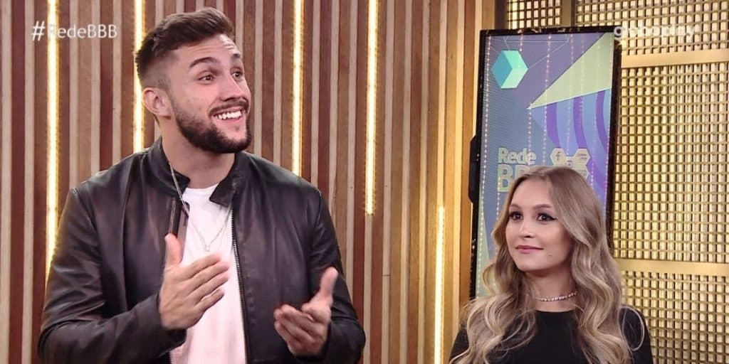 Arthur, após esnobar Carla no BBB21, fica cara a cara com a loira e se declara ao vivo: "Apaixonado"