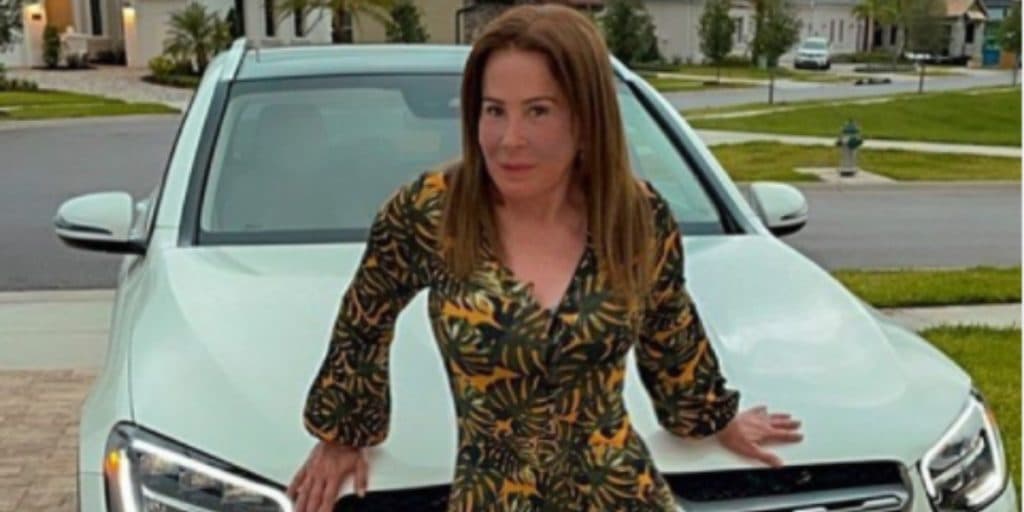 Zilu cruza às pernas de vestido, exibe corpão aos 63 anos e parte íntima fica de fora: "Eu vi"