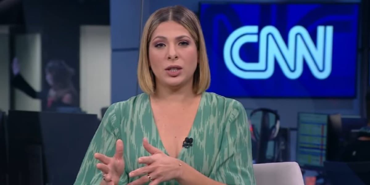 Apresentadora da CNN Brasil quase enterra Bolsonaro ao vivo (Foto: Reprodução) Apresentadora da CNN Brasil quase enterra Bolsonaro ao vivo (Foto: Reprodução)